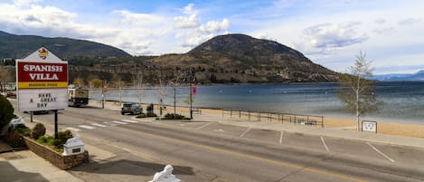 Condo, 2 Bedrooms, Kitchen, Lake View | Lake view