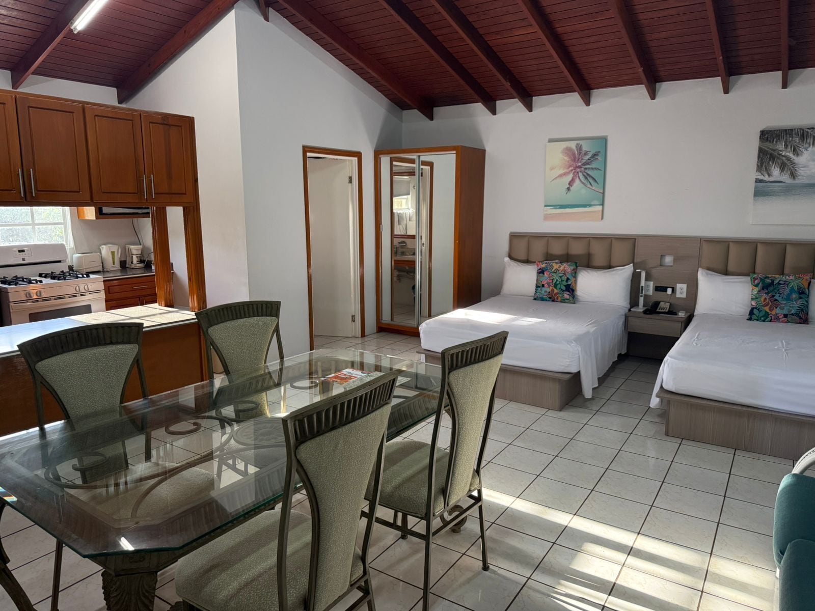Studio with full Kitchen | Individually furnished, desk, iron/ironing board, free WiFi