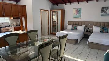 Studio with full Kitchen | Individually furnished, desk, iron/ironing board, free WiFi