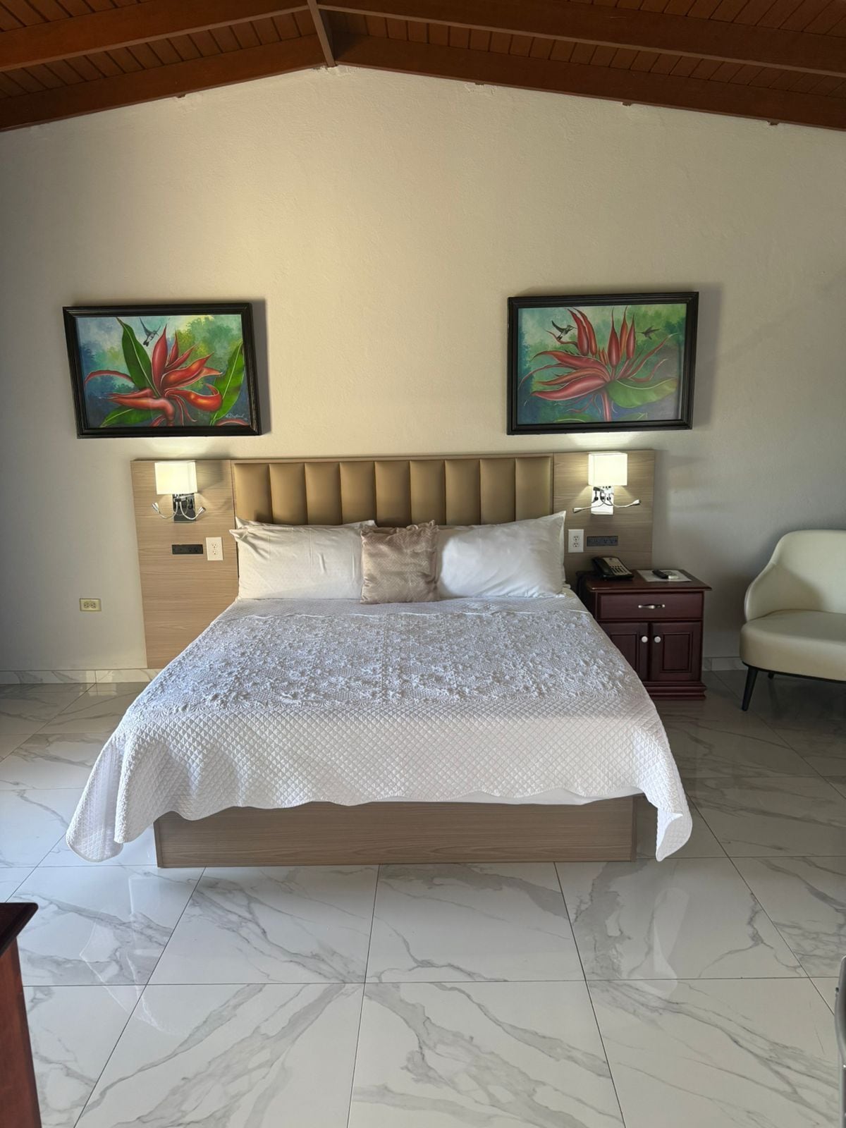 Deluxe Single Room | Individually furnished, desk, iron/ironing board, free WiFi