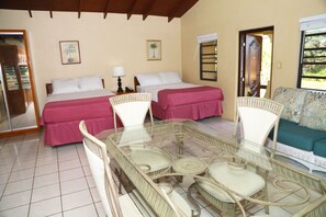 Studio with full Kitchen | Individually furnished, desk, iron/ironing board, free WiFi