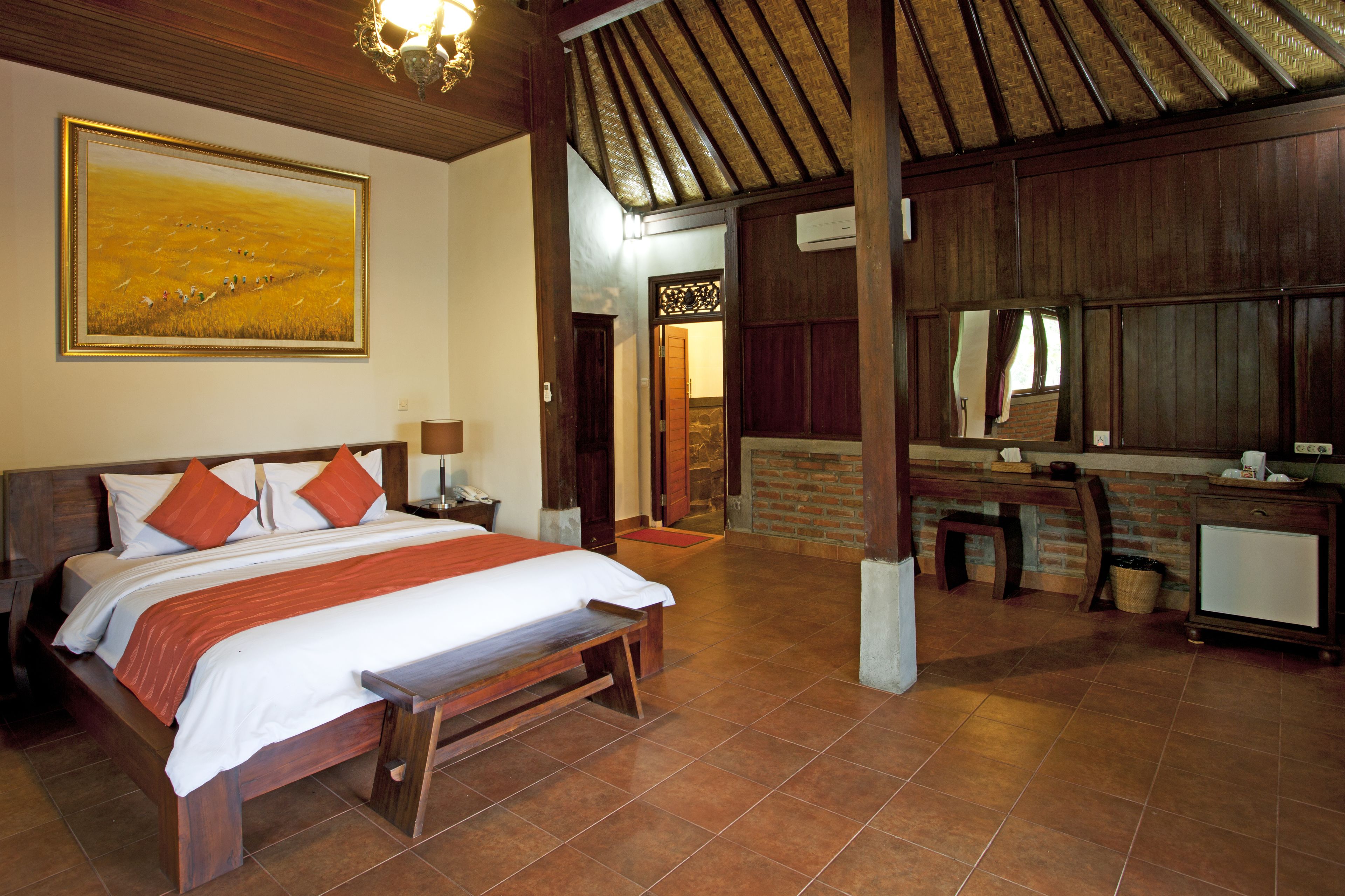 studio | minibar, in-room safe, desk, rollaway beds