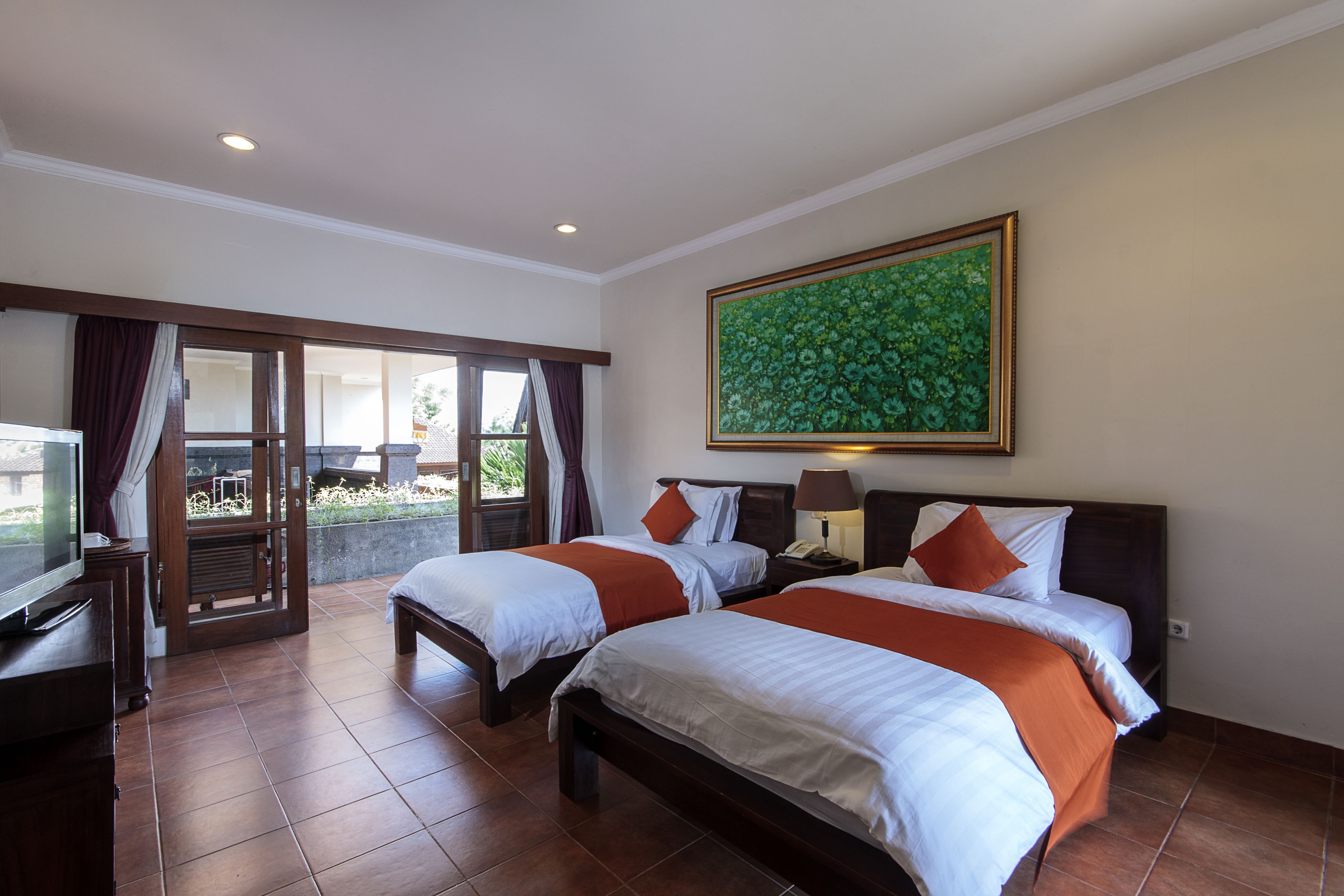 standard room | minibar, in-room safe, desk, rollaway beds