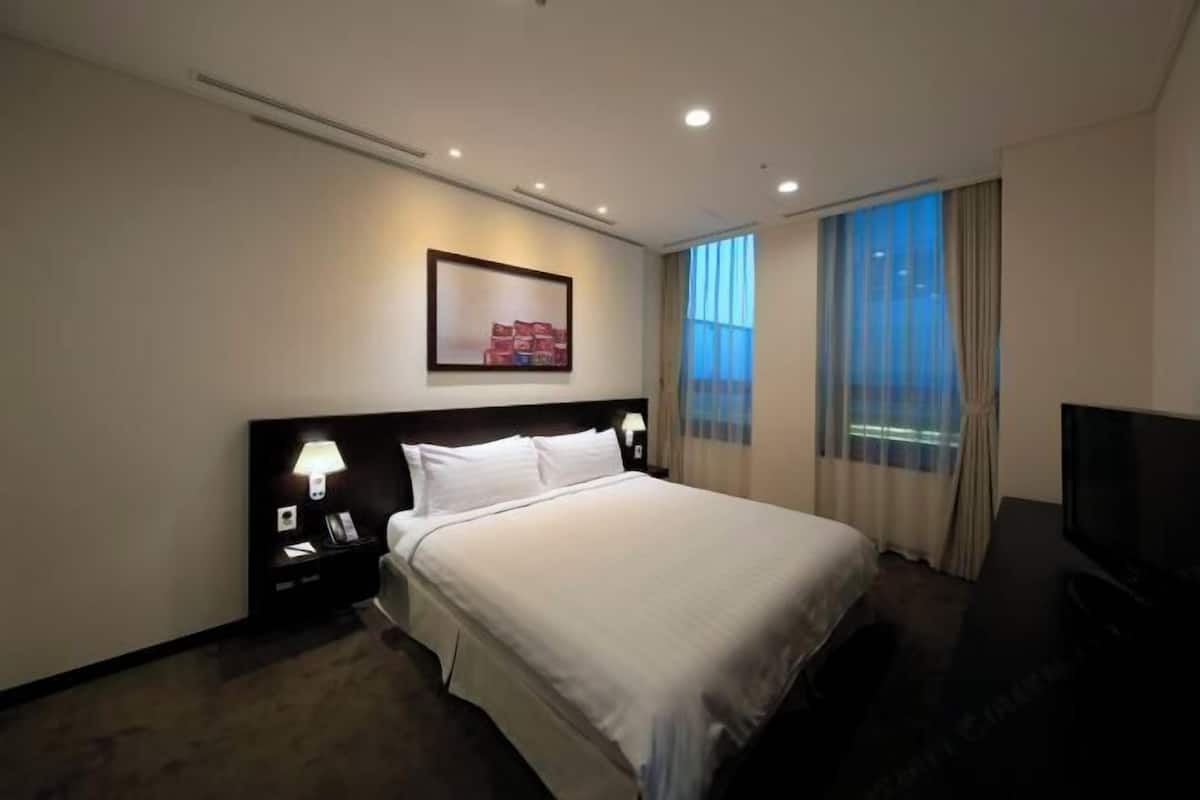 1 bedroom, in-room safe, soundproofing, free cots/infant beds