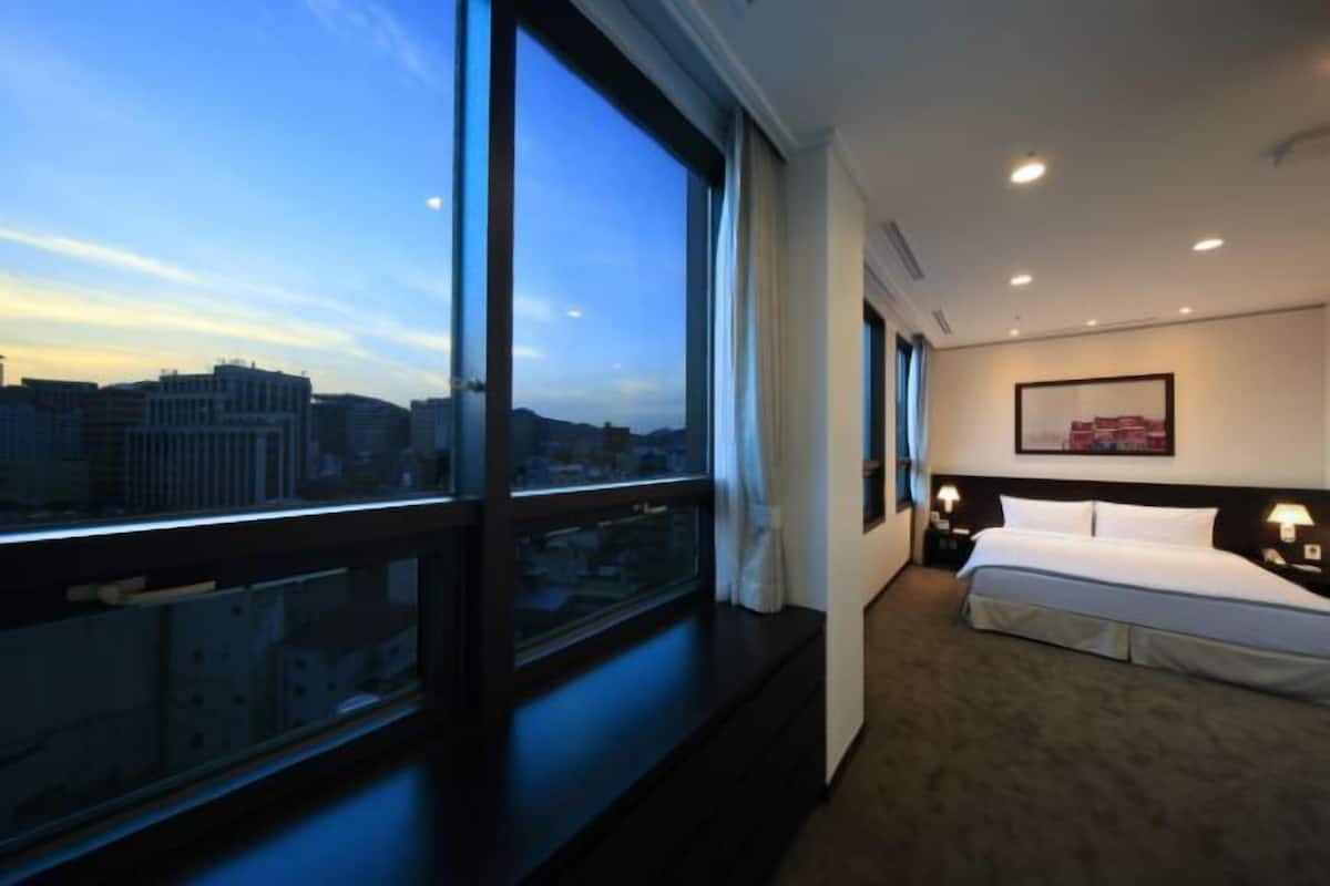 1 bedroom, in-room safe, soundproofing, free cots/infant beds