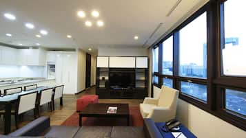 4-Bedroom Apartment with Kitchen:Extra person (over 6-year-old) will be charged upon check-in | Özel mutfak | Buzdolabı, mikrodalga fırın, fırın, set üstü ocak