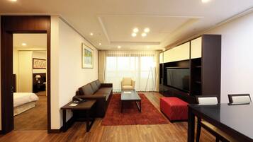 1 bedroom, in-room safe, soundproofing, free cribs/infant beds