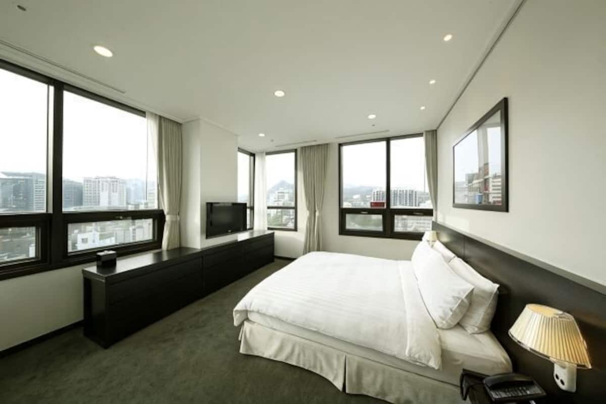 1 bedroom, in-room safe, soundproofing, free cots/infant beds