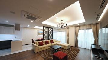 Luxury Penthouse (23F, city view) 3bedrooms, 2bathrooms. Additional person fee (over 6y) charge C/I | Living area | Flat-screen TV