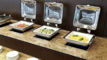 Daily continental breakfast (KRW 18000 per person)