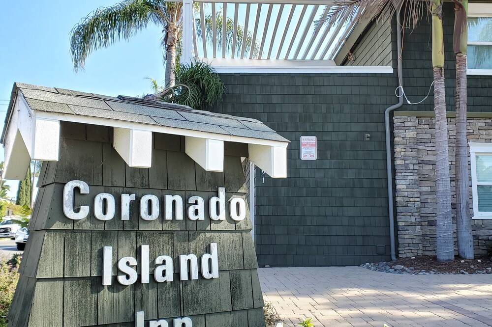 Coronado Island Inn