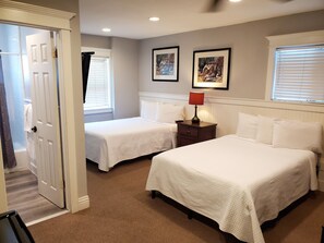 Standard Room, 2 Double Beds | Memory-foam beds, iron/ironing board, free WiFi, bed sheets - Coronado Island Inn (Coronado)