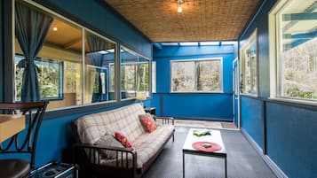 Rumah, 1 kamar tidur, pemandangan kebun (Honu Hale Rain Forest) | Area keluarga | Televisi 36-inci dengan saluran TV kabel