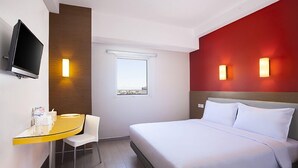 Smart Room Queen - Amaris Hotel Karawang (Karawang)