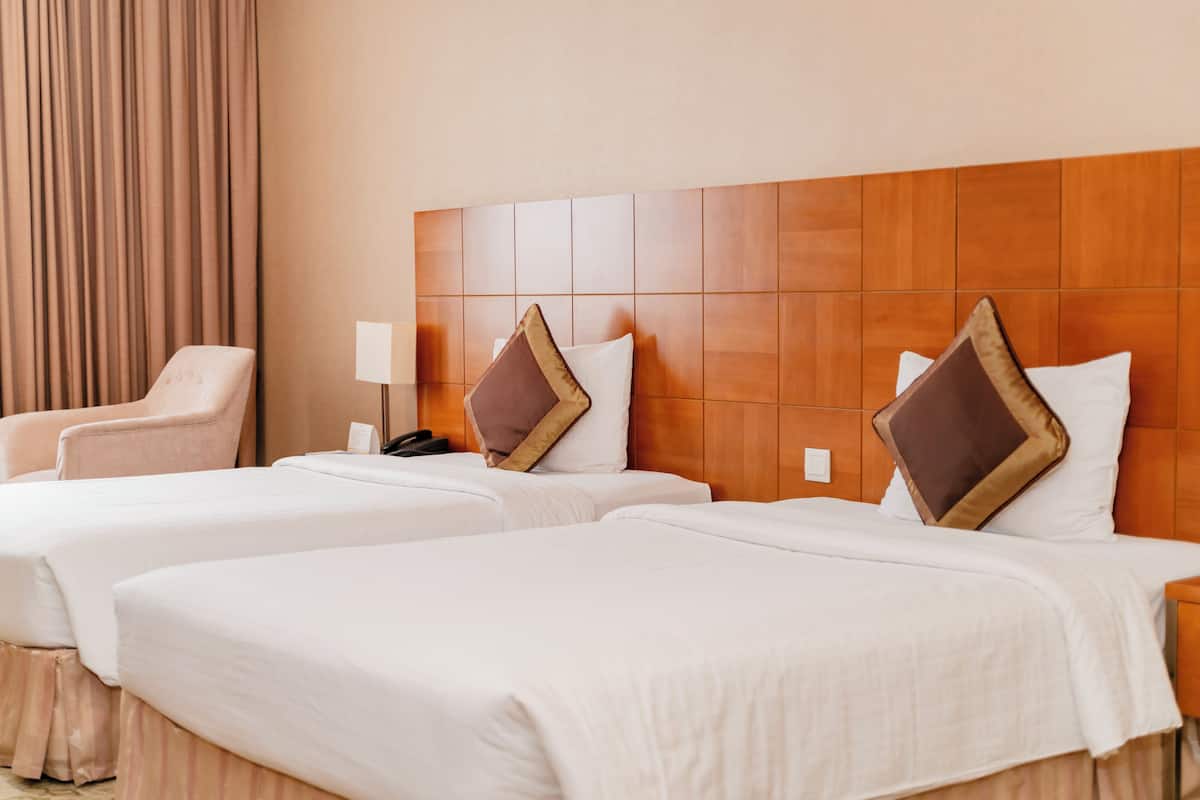 Premium Tek Büyük Yataklı Oda, Şehir Manzaralı | Minibar, odada kasa, ayrı ayrı dekore edilmiş, ayrı ayrı döşenmiş