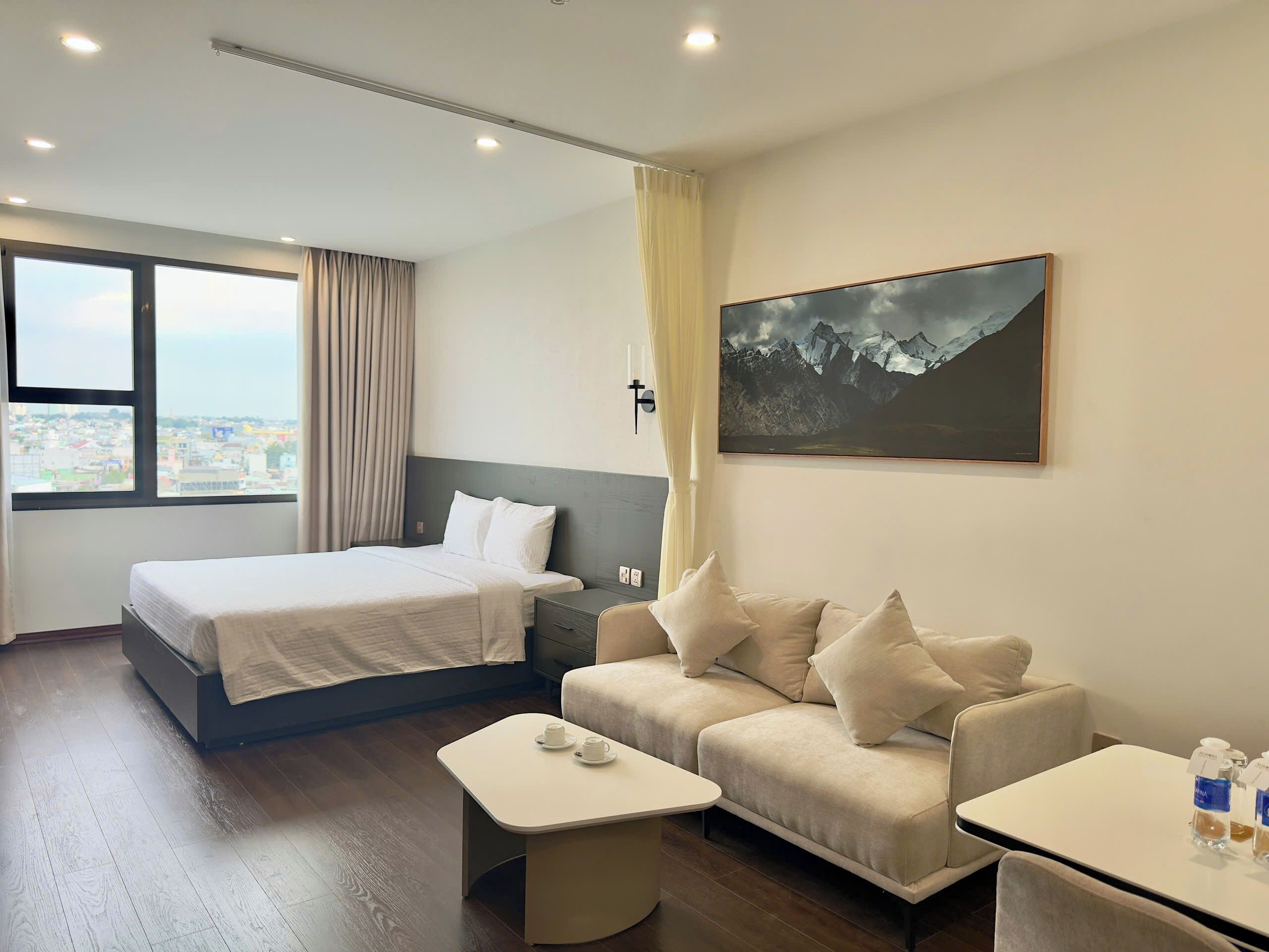 Minibar, Zimmersafe, individuell dekoriert, individuell eingerichtet