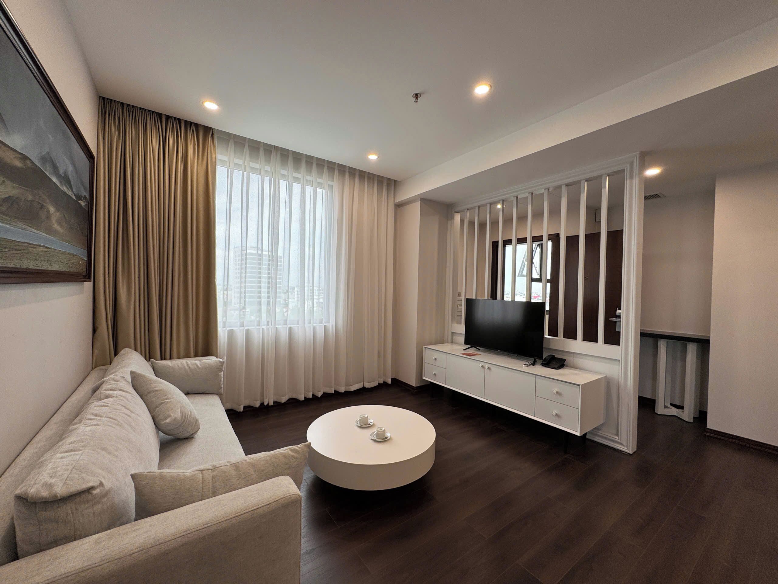 Minibar, Zimmersafe, individuell dekoriert, individuell eingerichtet