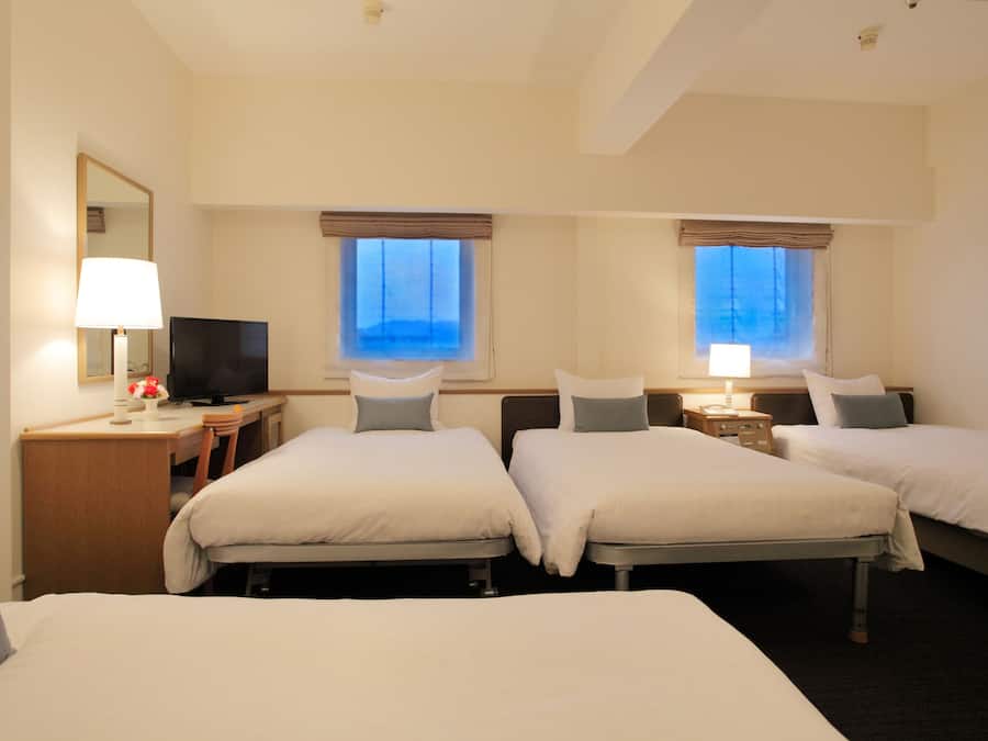 Een bureau, een laptopwerkplek, gratis wifi