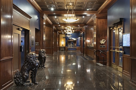 Lobby. Des Lux Hotel