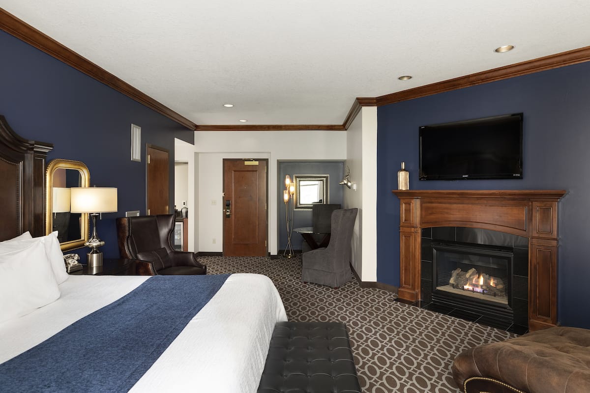 Minibar, in-room safe, desk, blackout curtains