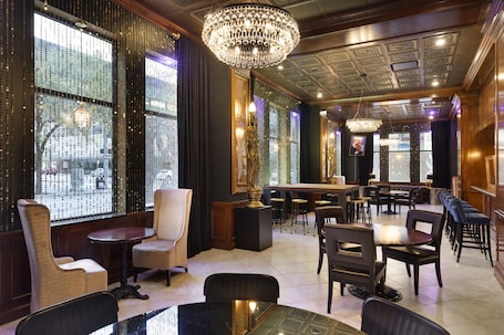 Lobby lounge. Des Lux Hotel