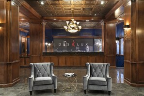 Coin salon dans le hall