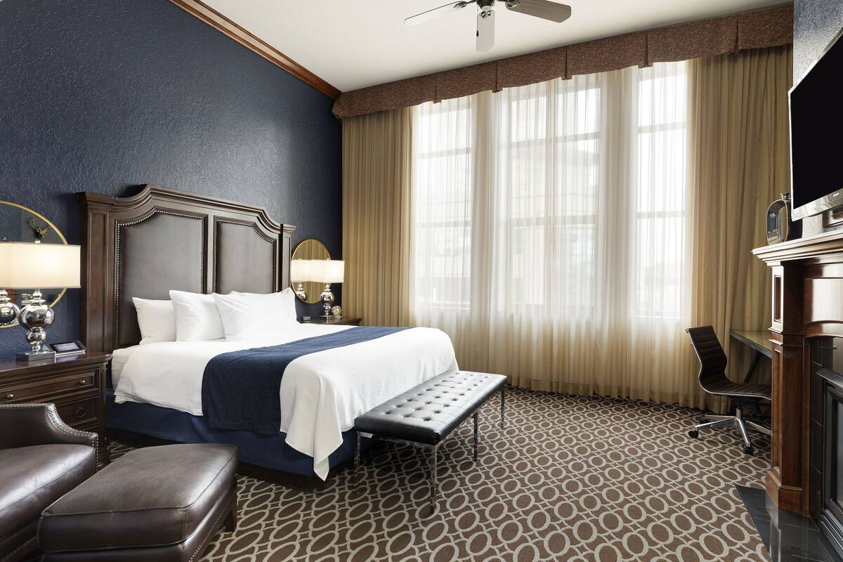 minibar, in-room safe, desk, blackout curtains