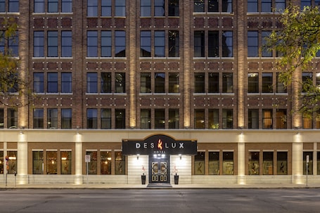 Front of property. Des Lux Hotel