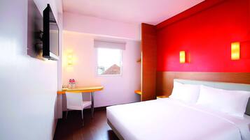 In-room safe, desk, free WiFi, bed sheets