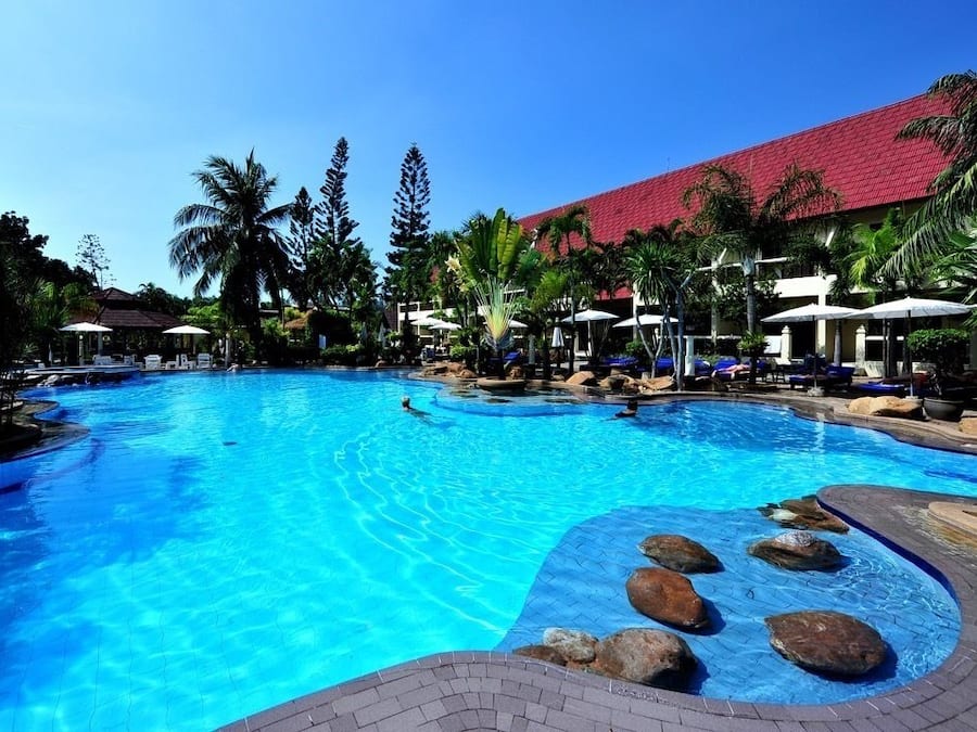 Outdoor pool, pool umbrellas, sun loungers