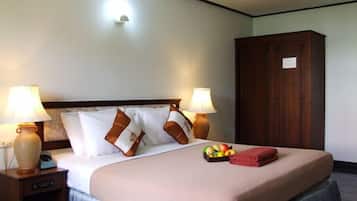 Desk, rollaway beds, free WiFi
