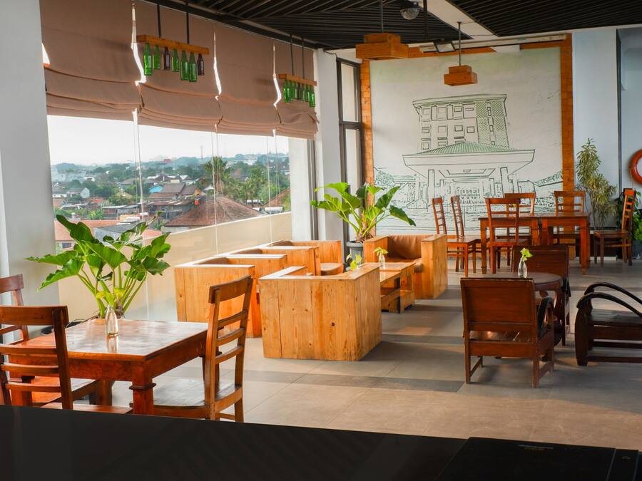 Lobby lounge