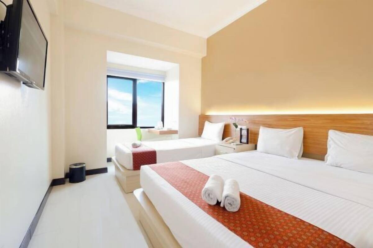 Desk, blackout curtains, free WiFi, bed sheets