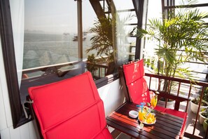 Balcony Suite 1 Double or 2 Single Beds | Balcony - Garden Bay Luxury Cruise (Ha Long)