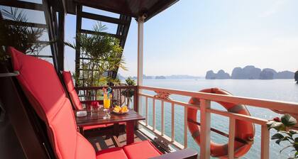 Garden Bay Luxury Cruise