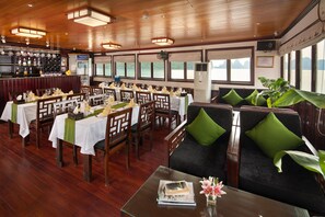 Bar (on property) - Garden Bay Luxury Cruise (Ha Long)