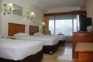 In-room safe, free WiFi - Parama Hotel Puncak (Cisarua)