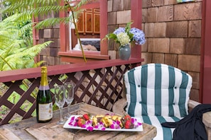 Rainforest Cottage (Rainbow Falls) | Terrace/patio