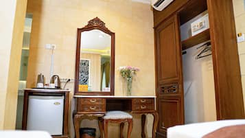 Chambre Supérieure | Minibar, coffres-forts dans les chambres, bureau