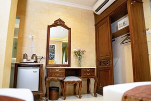 Superior Room | Minibar, in-room safe, desk, laptop workspace