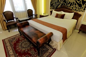 Kamar Deluks | Minibar, brankas, meja kerja, dan ruang kerja ramah laptop