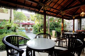 Breakfast, lunch, dinner served; international cuisine  - Hotel Indah Palace Yogyakarta (Yogyakarta)