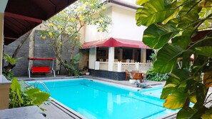 Outdoor pool - Hotel Indah Palace Yogyakarta (Yogyakarta)