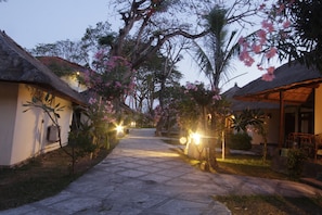 Property grounds - Alit Beach Resort and Villas (Denpasar)