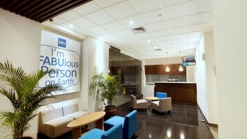 Sala de estar en el lobby