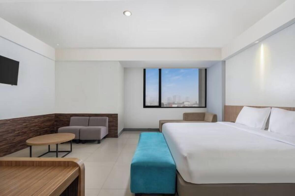 In-room safe, desk, soundproofing, iron/ironing board (on request)