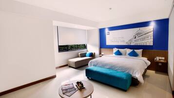 Junior Suite | In-room safe, desk, soundproofing, iron/ironing board