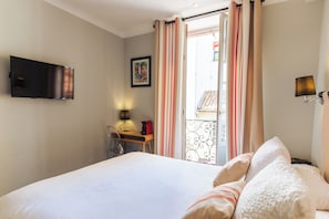 Chambre Double Confort, 1 lit double | Literie de qualité supérieure, minibar, décoration personnalisée