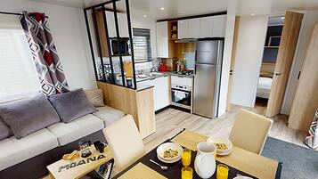 Casa rodante (Excellence with 2 bedrooms) | Área de sala de estar