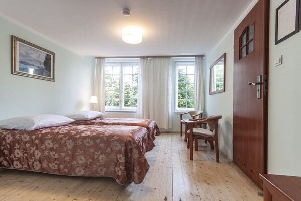 Classic Twin Room, Private Bathroom | Desk, free WiFi, bed sheets - Dom Zachariasza Zappio - Hostel (Gdansk)